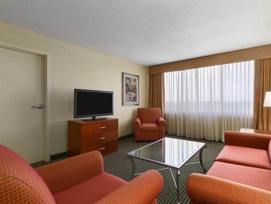 Embassy Suites Уинстон-Сейлем Экстерьер фото