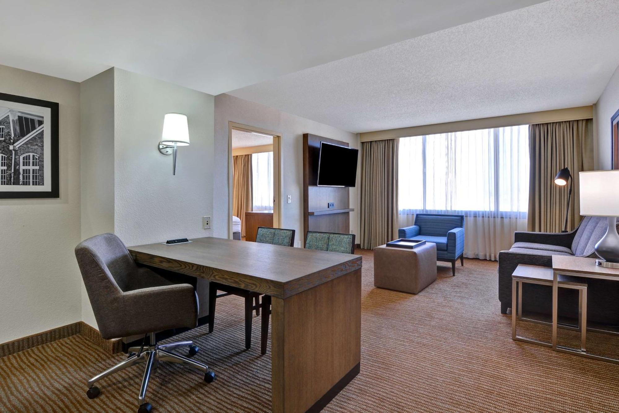 Embassy Suites Уинстон-Сейлем Экстерьер фото