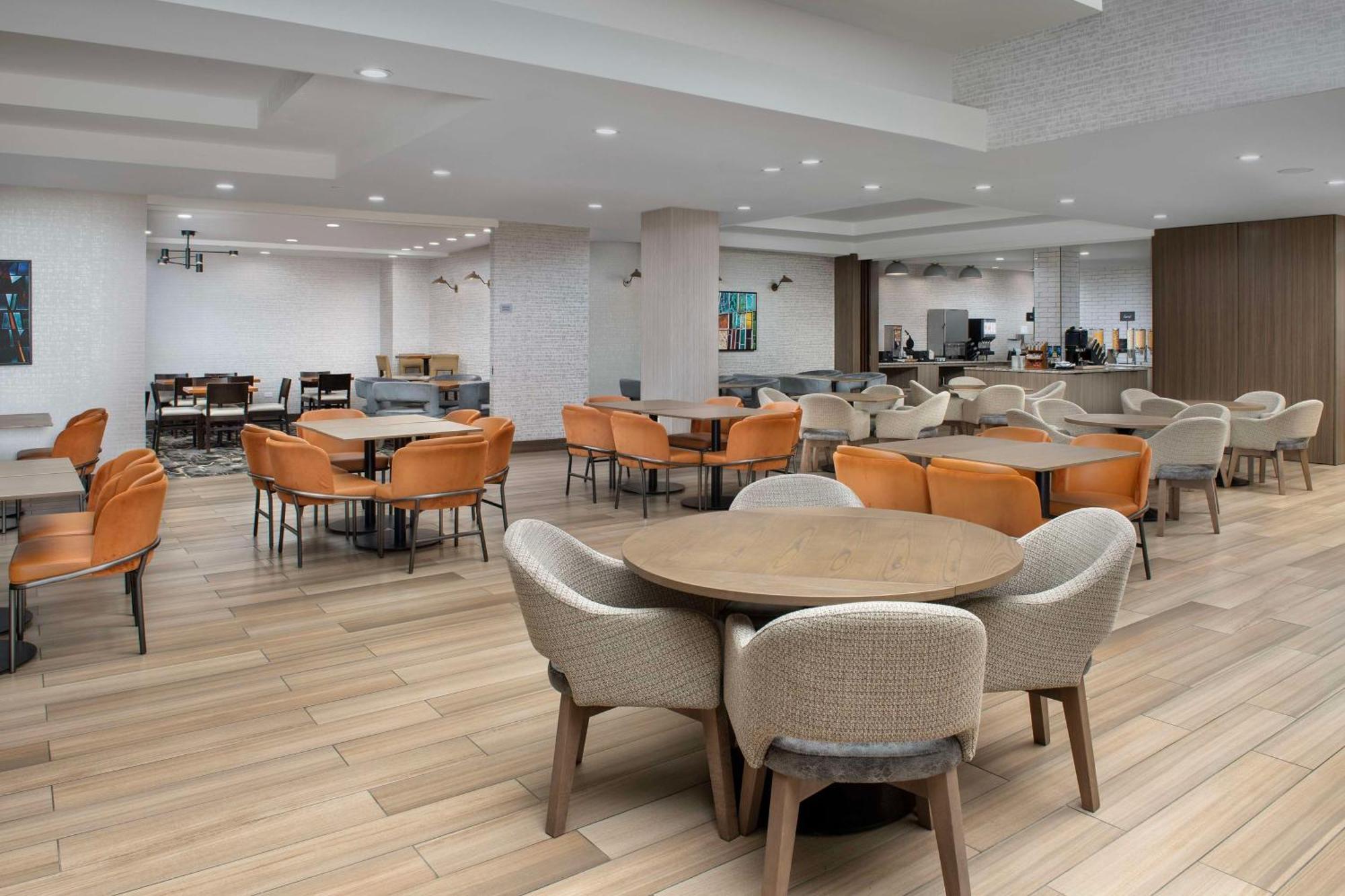 Embassy Suites Уинстон-Сейлем Экстерьер фото