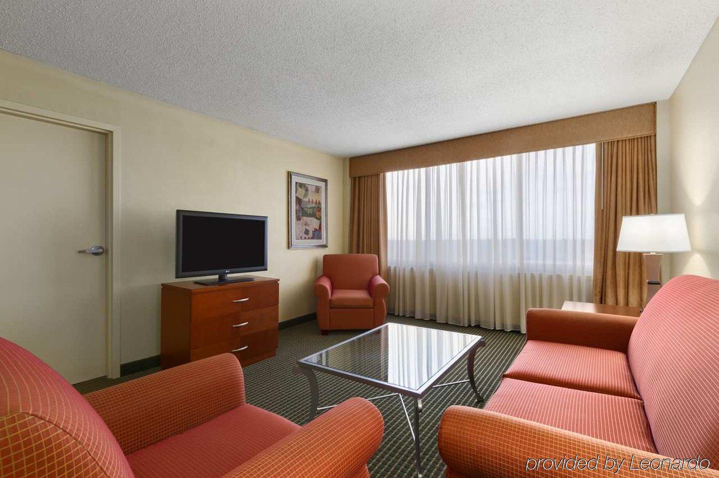 Embassy Suites Уинстон-Сейлем Экстерьер фото