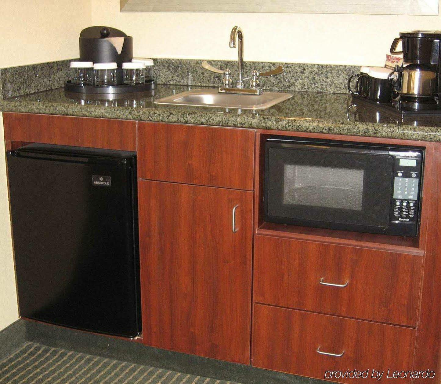 Embassy Suites Уинстон-Сейлем Экстерьер фото